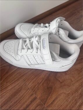 Adidas forum low